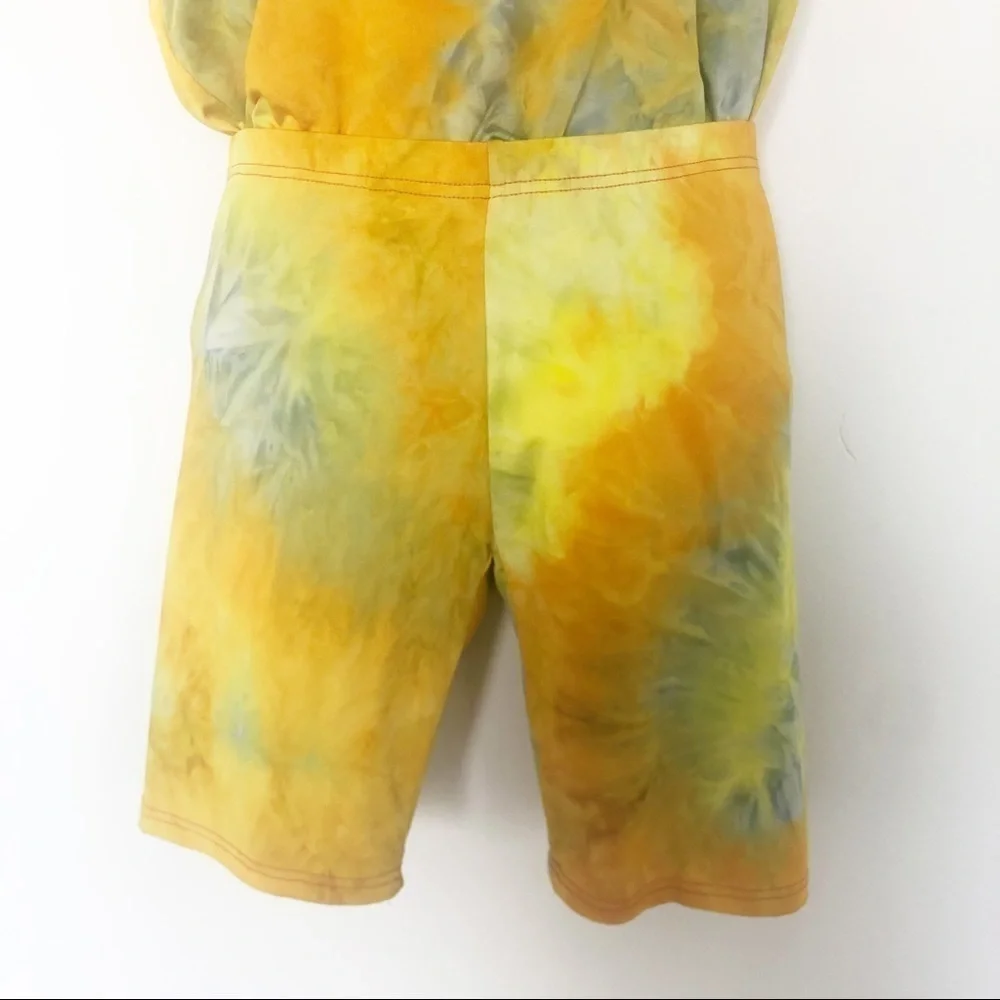 Daisy Womens 90s Y2K Yellow Tie Dye Short Sleeve Tee and Bike Short Set Sz L